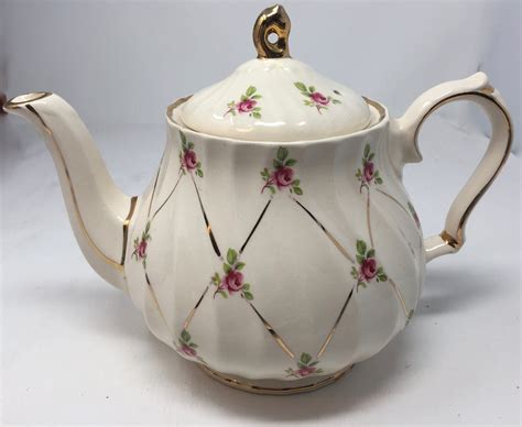 1940 Saddler of <b>England</b> Gold Accented <b>Tea Pot</b> Made by <b>Sadler</b> & Sons in <b>England</b> - is a Six sided fine china <b>tea pot</b> # 1484 with a gold floral rim, gold accent handle, pour spout and banded lid. . Sadler tea pot england